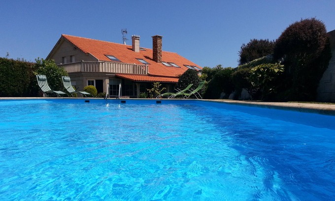 Arnados Casa | Casa con piscina en Razo.