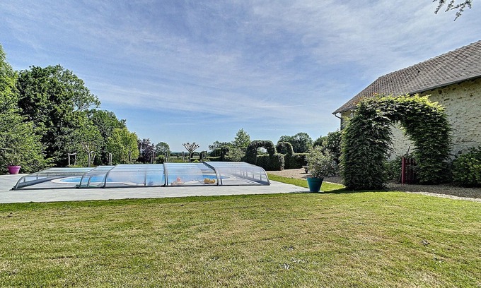 Montgivray Casa | House with pool in the heart of Berry