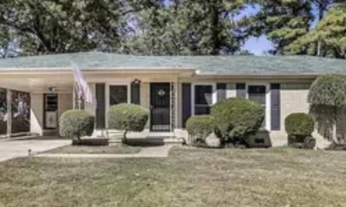 Jackson Casa | House with pool/privacy/fire pit fence in town