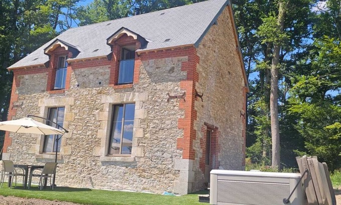 Les Montils Cama Y Desayuno | House with private spa, wood stove and swimming pool: domaine de la Moyendrie