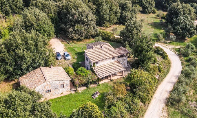 Amelia Casa | House with private pool in Umbria, 90 kms northern Rome. 6 bedrooms.