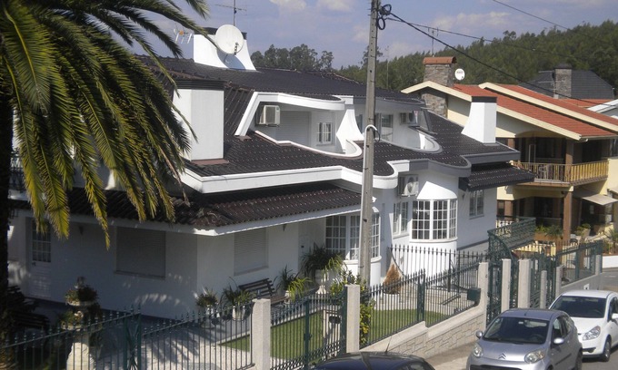 Santa Maria da Feira Casa | Casa con 4 dormitorios con terraza de la piscina barbacoa, a 25 km du Port