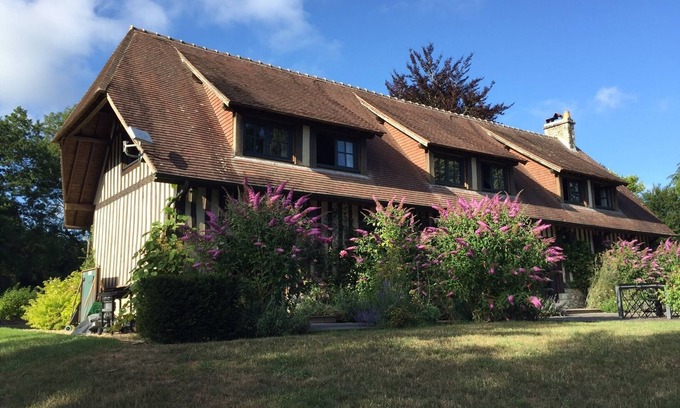 Blangy-le-Chateau Casa | House with swimming pool and tennis court set in 5 hectares, 20 minutes from Deauville