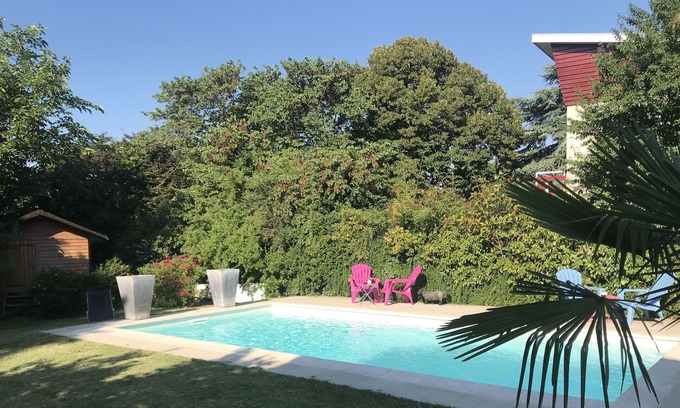 Romans-sur-Isere Casa | Casa con piscina en hermoso jardín arbolado