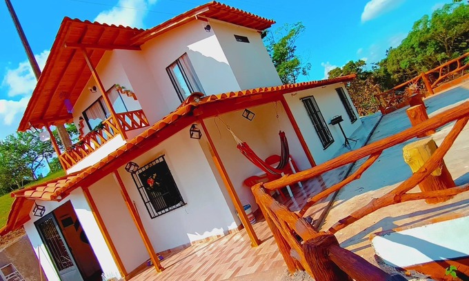 Puerto Triunfo Casa | Casa con Piscina cerca a la hacienda Nápoles
