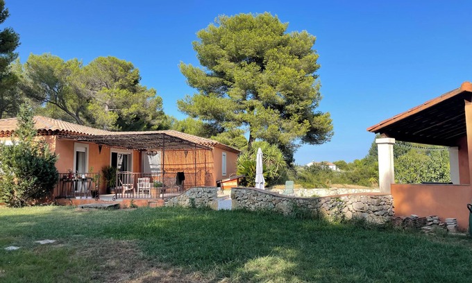 Velaux Casa | House with swimming pool and Clim for 6 people - near Aix en Pce and Marseille.