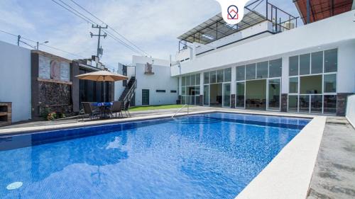 Tonala Casa | House with Terrace & Pool in Coyula Ideal Groups