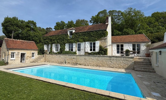 Apremont Casa | House with the Pool near the Polo Club of Chantilly!