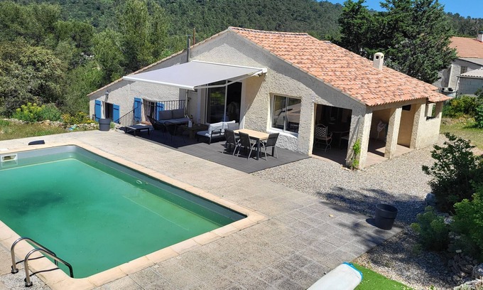 Gareoult Casa | House with view for 8 people in Provence 30mm from the sea