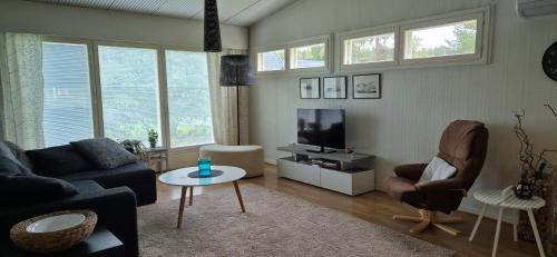 Hyvinkaa Apartamento | House with2 bedroom, bath, sauna, and big yard