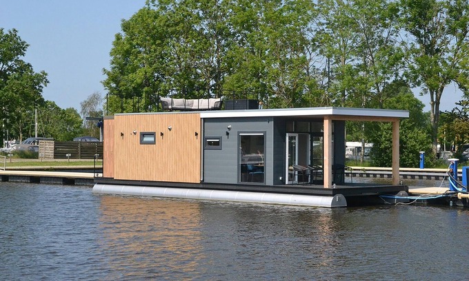 Offingawier Alquiler De Eote | Casa flotante en Sneek con vistas al lago