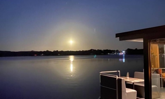 Middelaar Chalet De Esquí | Houseboat Marina Mookerplas 4-6 persons