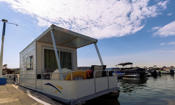 West Milford Casa | Houseboat Paradise Vacation