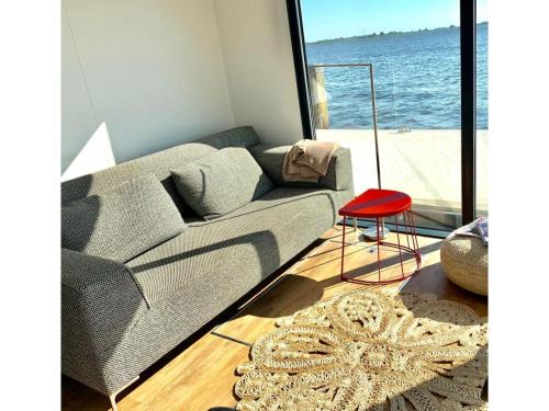 Offingawier Alquiler De Eote | Houseboat Sneekermeer with Sun Deck, cleaning included