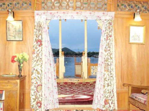 Nagin Bagh Alquiler De Eote | Houseboat Young Kabul