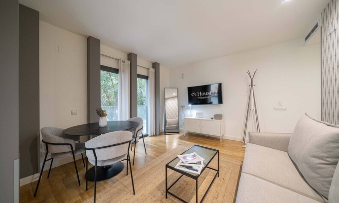 Chueca Apartamento | Cómodo piso para dos personas by SharingCo