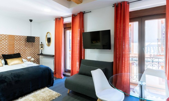 Old Town Apartamento | Housingleon- Five Rooms Barrio Húmedo