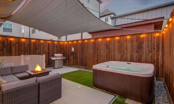 Washington Ave./ Memorial Park Casa | Houston Central Location - Stylish with Jacuzzi