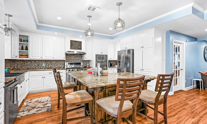 Northside Casa | Houston Dog Friendly Cottage & Gated and Cozy Home