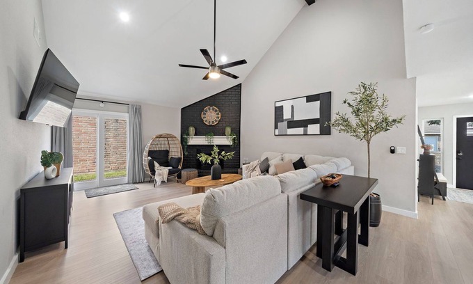 George Bush Park/Eldridge Casa | Houston Getaway | Yard BBQ | Games | WiFi | Pets