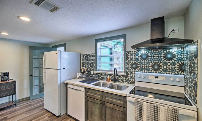 Shady Acres Casa | Houston Heights Bungalow - 6 Mi to Downtown!