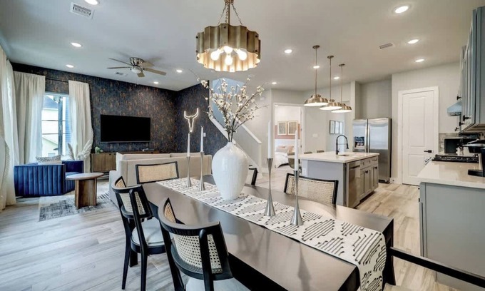 Greater Heights Casa | Houston Luxury Haven – Near Downtown