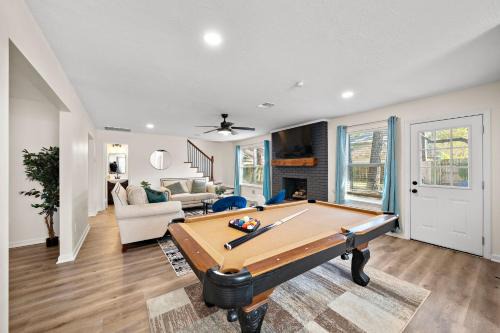 Ponderosa Forest Casa | Houston Stay Game Room Bbq Yard Sleeps 16