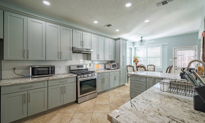 Mission Glen Estates Casa | Houston/Sugarland/Richmond charming spacious house 5BR/7beds/3.5BA - Asian town
