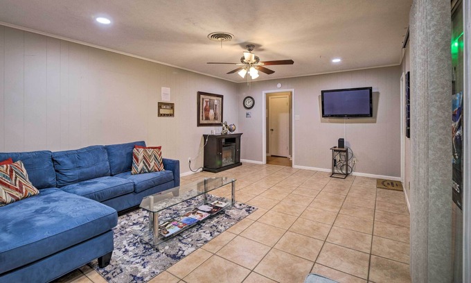 Southeast Houston Casa | Houston Vacation Rental w/ Private Yard!