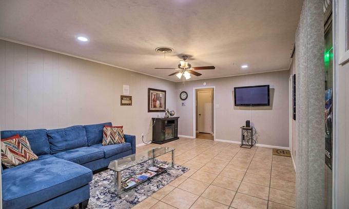 Southeast Houston Cabaña | Houston Vacation Rental w/ Private Yard!