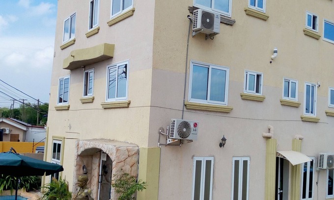 Teshie Cabina | Houzz Ground Palace Lodge