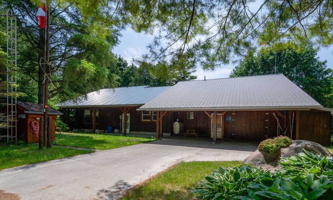 South Bruce Peninsula Cabaña | Howdenvale Haven: Lake Huron Getaway with AC