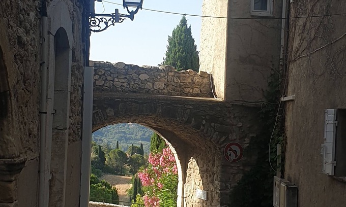 Village of Castellet Apartamento | howling, a house in the ramparts