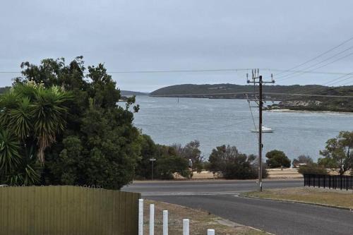 Lake Wangary Casa | Howsthaserenitee - 3BR house with bay views