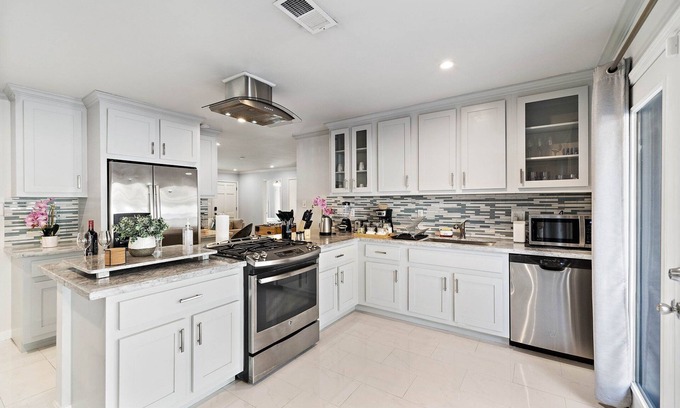 Brookhollow Casa | Htown Pool Nr Heights, Galleria | HotTub | Games