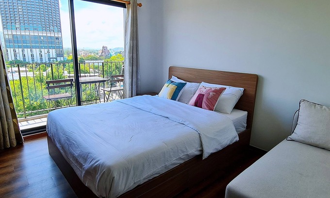 Khao Takiab Condominio | Hua Hin Top Floor Condo Next to Cicada Market & Beach Lahabana Condo