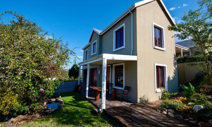 Knysna Apartamento | Hubert's Ecke: A Tranquil and Peaceful Space