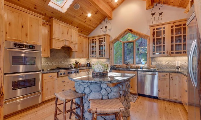 Ridgewood Casa | Huckleberry Haven by Tahoe Getaways - Luxury Lake View 4BR in North Lake with Private Hot Tub