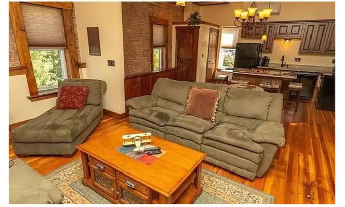 Walden Apartamento | Hudson Valley NY LUXURIOUS 1900s Firehouse Total Privacy!