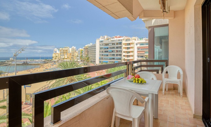 Las Palmas de Gran Canaria Chalet De Esquí | Huge Balcony over Las Canteras By CanariasGetaway