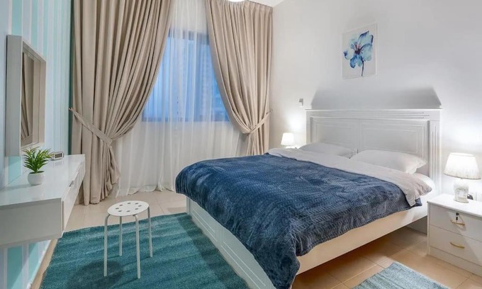 Abu Dhabi Apartamento | HUGE 2 Bedroom Apartment Beach Front (City View)