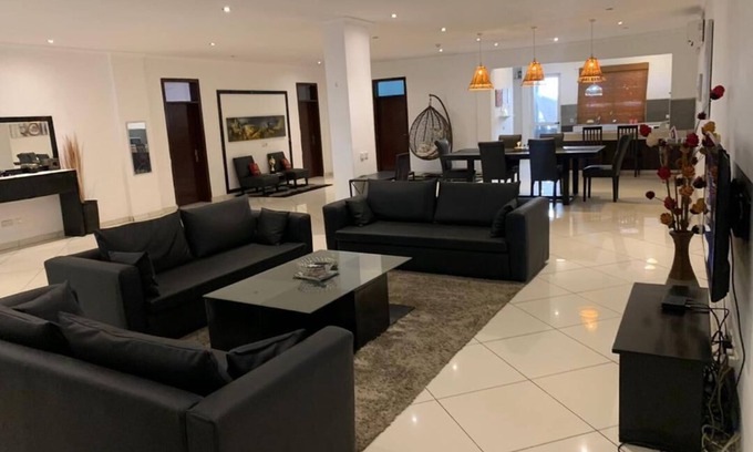 East Legon Apartamento | Huge 3 bed in the Heart Of the City
