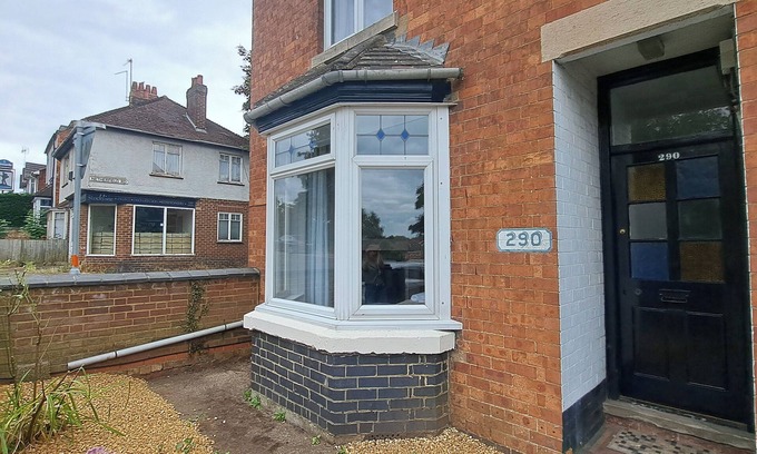 Kettering Casa | Huge 4 bed in the heart of Kettering