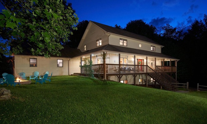 Foscoe Casa | HUGE 5BR, 4.5BA, 3 King Suites, Dog Friendly!