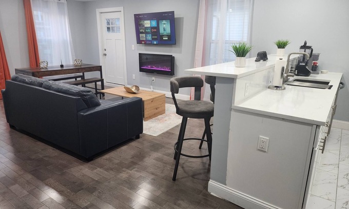 Newark Casa | Huge 5BR in Best Location ~ 25 Min to NYC