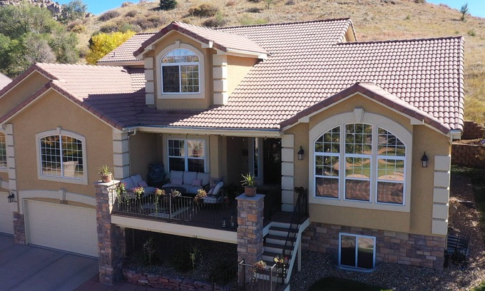 St. Andrews Casa | Huge 6 Bedroom House (4 Beds). Luxury Master Suite. Close to town, USAFA, Hiking
