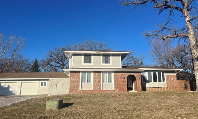 Polk City Casa | HUGE 9-10 bedroom w/Gorgeous 120K Remodel - Great for XL Families or Contractors