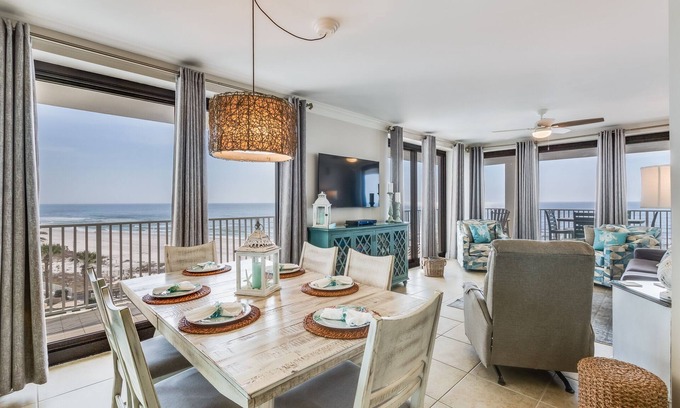 Orange Beach Condominio | REMODELADO! ¡ENORME balcón! # 501 Unidad de esquina frente al mar / Vistas en todas las habitaciones!
