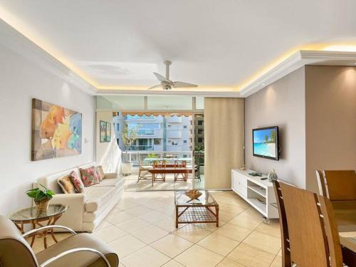 Jardim Centenario Apartamento | Huge balcony Pool 1Ensuite AC French Style