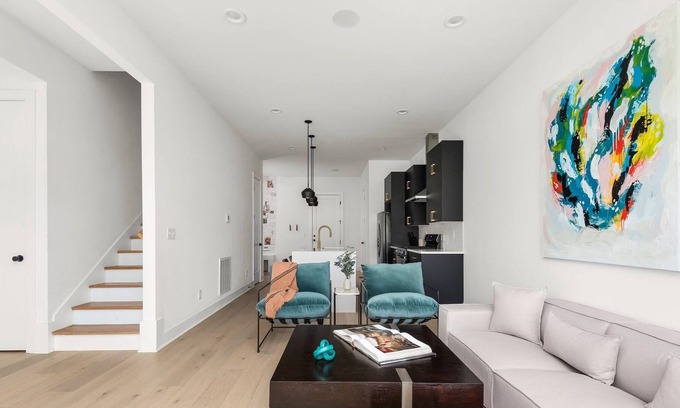 Hadley - Washington Apartamento | HUGE, bright 2-bedroom Home Close to Downtown & Vandy